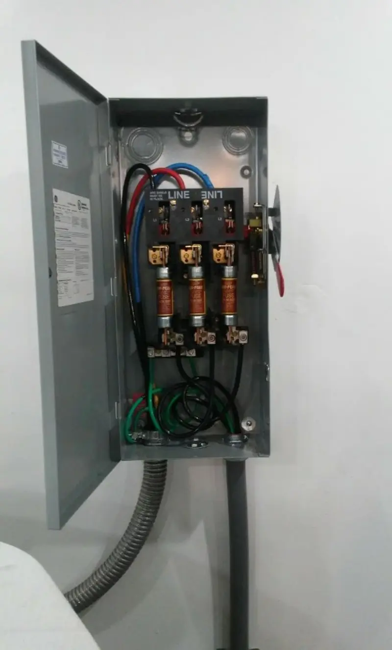 Three-phase disconnect switch installed for Smoke Detector Installation in Weiser
